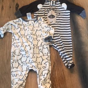 Gerber 0-3 mo. footed onesies set